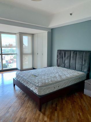 Fully Furnished 1 Bedroom Unit at Manansala Tower for Rent
