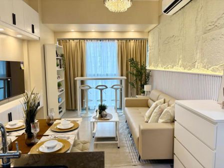 Fully Furnished 1 Bedroom Unit at The Seasons Residences