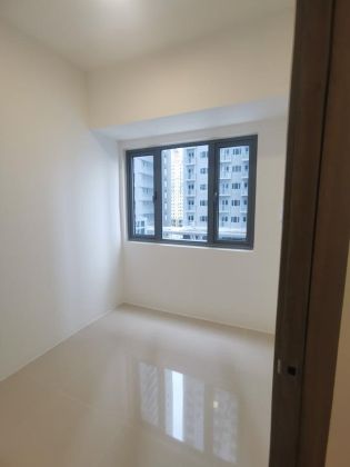 For Rent Bare Type 1 Bedroom Unit with Balcony at Fame Residence