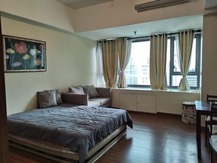 Studio Unit furnished for Rent in Shang Salcedo Place