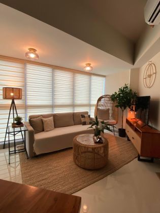 For Rent Fully Furnished 1BR in Uptown Parksuites