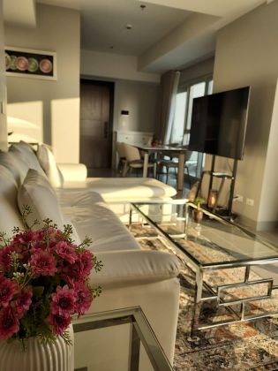 Nice Fully Furnished 1 Bedroom Unit in Uptown Arts Residences