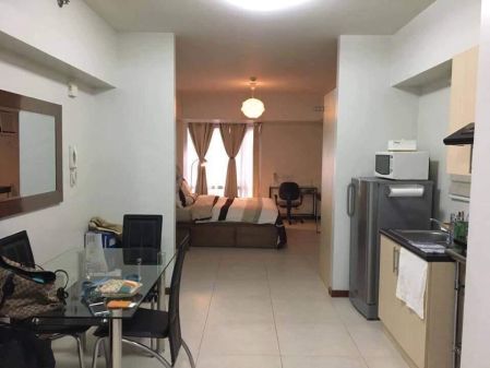 For Rent The Columns Legaspi Village Spacious 40 Sqm Studio 