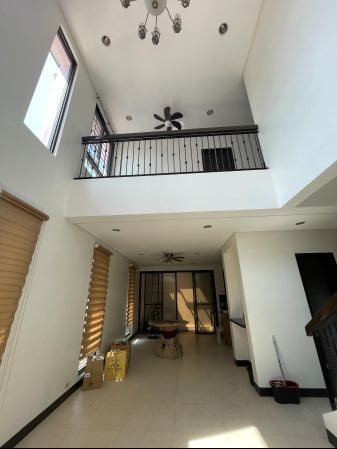 For Rent 4 Storey Townhouse in Makati 3BR All with TB Maid