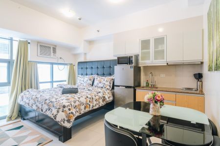 Fully Furnished Studio Type near Venice Grand Canal Taguig