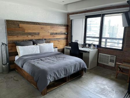 Fully Furnished 1 Bedroom Unit at Icon Plaza for Rent