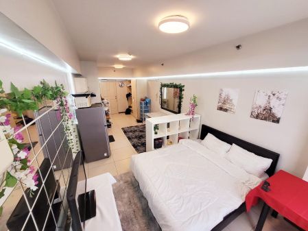 Fully Furnished Studio Unit at The Columns At Legaspi Village