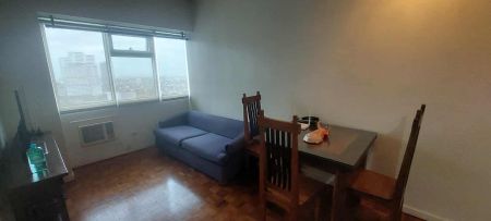 1 Bedroom Semi Furnish Unit at Fifth Avenue Place for Rent