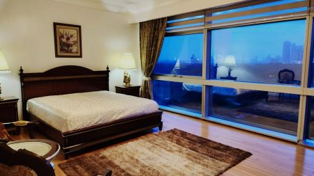 3 bedroom fully furnished in Bonifacio Global City