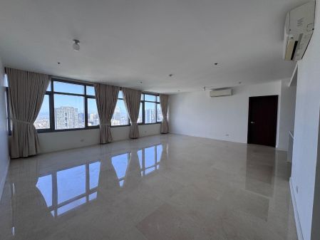3BR Sky Suite 209 sqm the Suites at One Bonifacio High Street