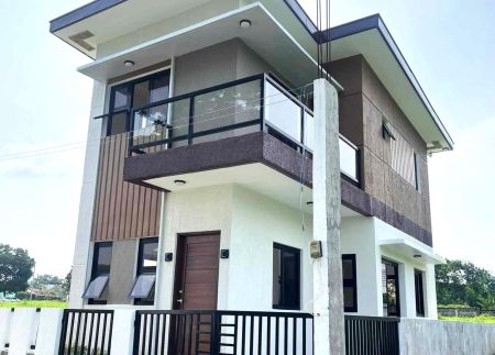 Fully Furnished 3 Bedroom House in Holiday Homes Cavite