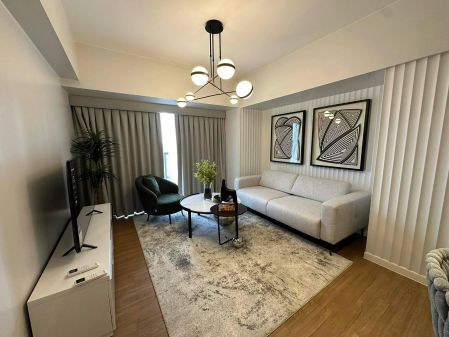 High Floor 2 Bedroom Unit in Park Triangle Residences
