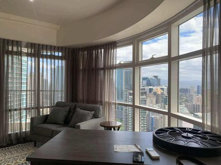 FOR RENT Fully Furnished 1BR Corner Unit at Twin Oaks Place