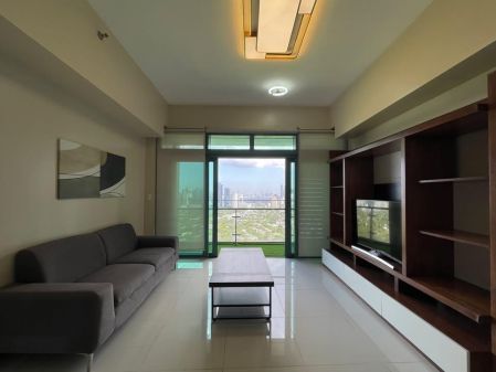 Corner 3BR Condo for Rent in BGC at 8 Forbestown Rd Burgos