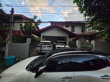 3 Bedrooms 2 Storey House for Rent
