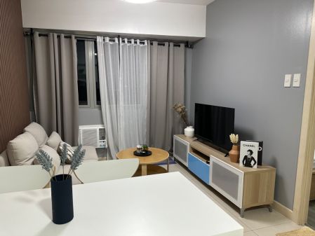 Fully Furnished 1 Bedroom at The Residences at Commonwealth