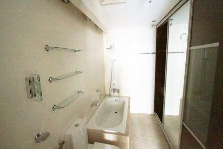 2BEDROOM + 2 BATHS Kensington Place BGC 4 RENT