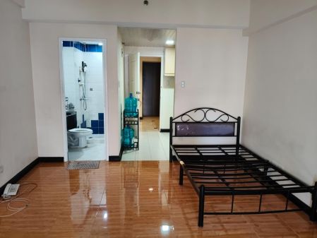 Makati Semi Furnished Studio with Balcony for Rent