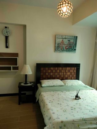 Fully Furnished 1 Bedroom in 8 Forbestown Road BGC Taguig