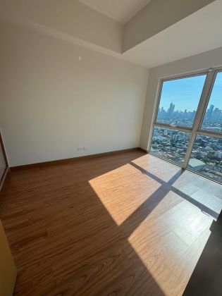 1BR Semi Furnish in BGC for Lease