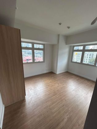 2 Bedroom Unfurnished For Rent in Verve Residences