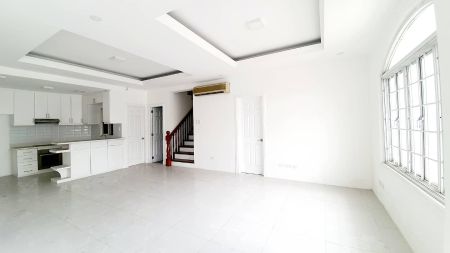 Unfurnished 5 Bedroom House at Kalayaan Avenue for Rent
