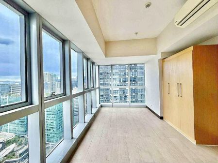 3BR for Lease in Uptown Parksuites BGC