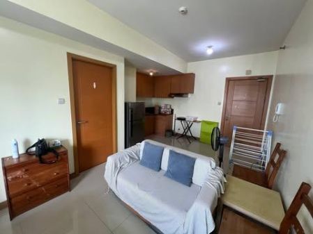 Fully Furnish 1 Bedroom Unit @ Trion Towers