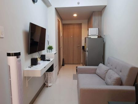 1BR Unit with Balcony at Coast Residences Pasay
