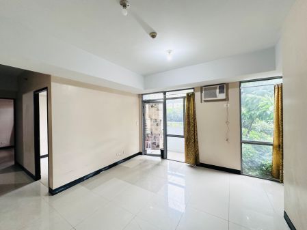 Semi Furnished 2 Bedroom with Balcony for Rent at Manhattan Hei