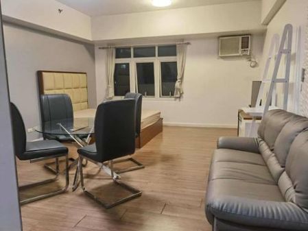 Studio Furnished for Rent in the Meranti at Two Serendra