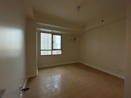 Semi Furnished 1 Bedroom Unit at The Grove by Rockwell