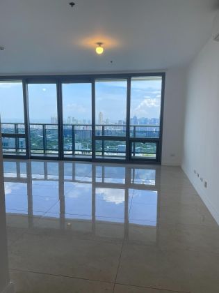 3BR with Balcony Facing Manila Bay Golf Course at The Suites BGC