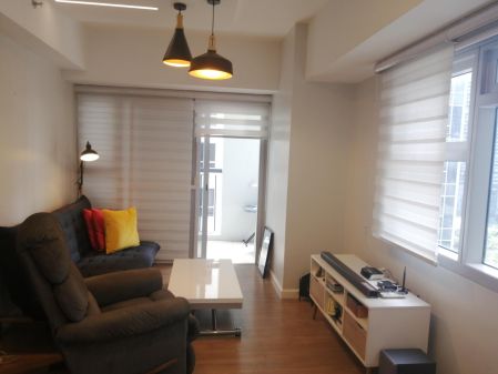 1BR with Balcony End Unit Furnished with Parking Slot at BGC