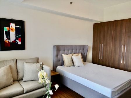 Fully Furnished Studio Unit at Shang Salcedo Place for Rent