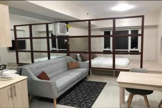 Fully Furnished Studio Unit for Rent at The Senta