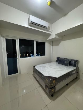 Semi Furnished 1BR Condo for Rent in 100 West Makati