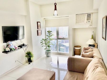 Furnished 1 Bedroom in Senta Tower Legaspi Village for Rent