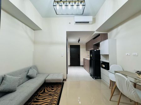 Park Mckinley West Tower B 1BR for Rent