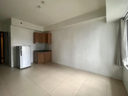 Semi Furnished Studio Unit at Avida Towers Centera