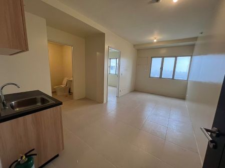 Unfurnished 1 Bedroom Unit at Avida Towers Sola for Rent 