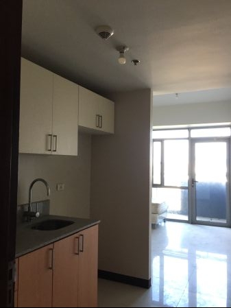 Unfurnished Studio for Rent in Manhattan Heights Cubao