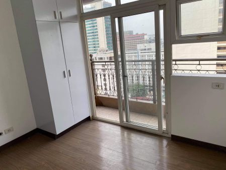 For rent 1BR Unfurnished with Balcony for Rent