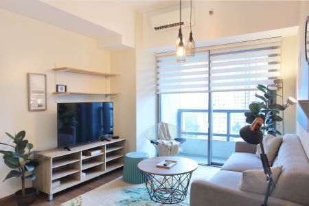 Low Floor 1 Bedroom Unit at Shang Salcedo Place Makati