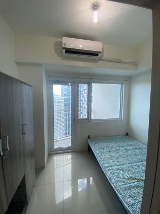 For Rent SM Jazz Makati 1BR with Balcony 26.81 sqm