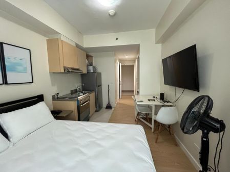 Fully Furnished Studio Unit at The Grove by Rockwell Pasig