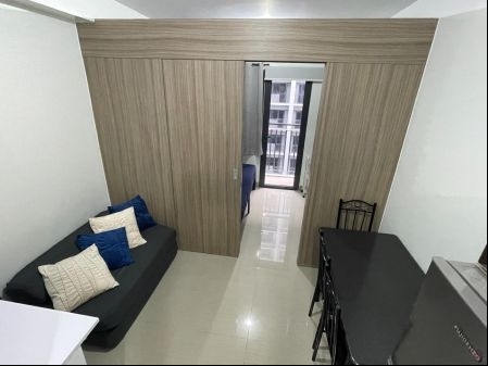 Fully Furnished 1 Bedroom with Balcony facing Amenities in Pasay