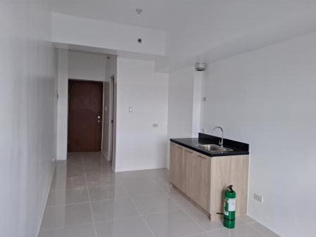 Unfurnished Studio Unit In The Courtyard At Scala Taguig