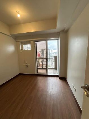 1BR Unfurnished for Rent at The Aston Residences 