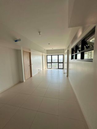Semi Furnished 1 Bedroom in Callisto Tower Circuit Makati